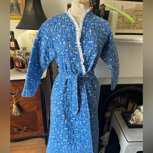Vintage Lanz of Salzburg Quilted Blue Floral Robe with White eyelet detailing - Picture 2 of 8